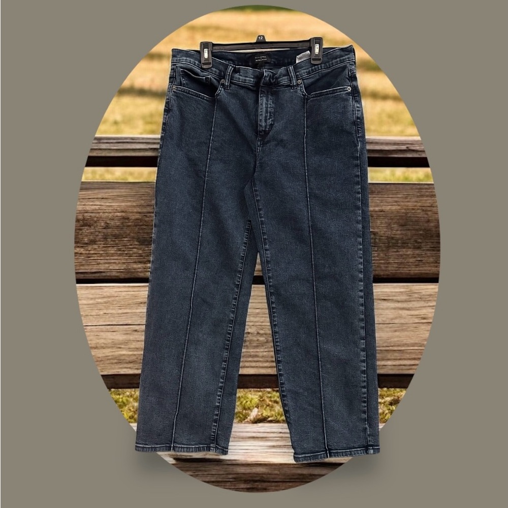 Banana Republic Mr. Tailored St. Jeans.
Size : 14